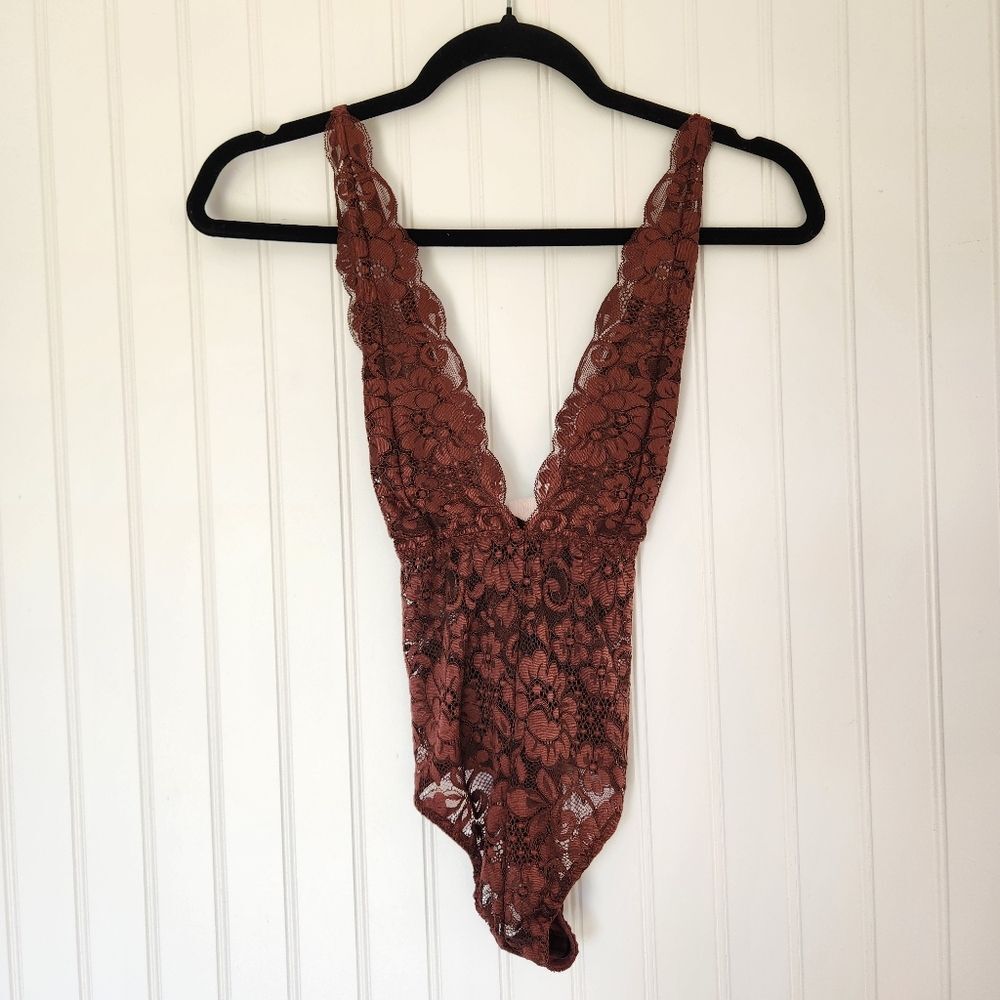 NEW HOT AS HELL Brown Lace Feminine Crossback Bodysuit XS